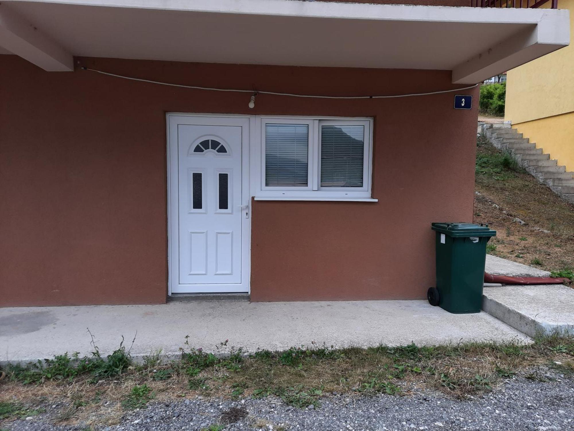 Apartment Pantovic Pluzine Bilik gambar